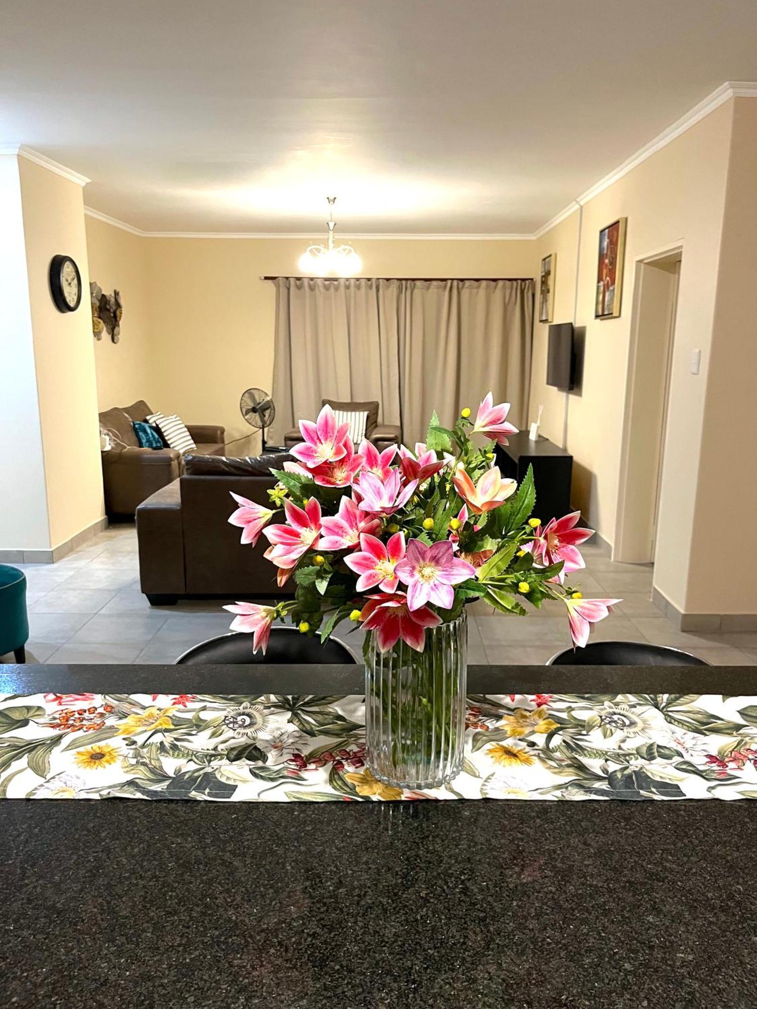 Rehoboth Ezulwini Suites Lobamba エクステリア 写真